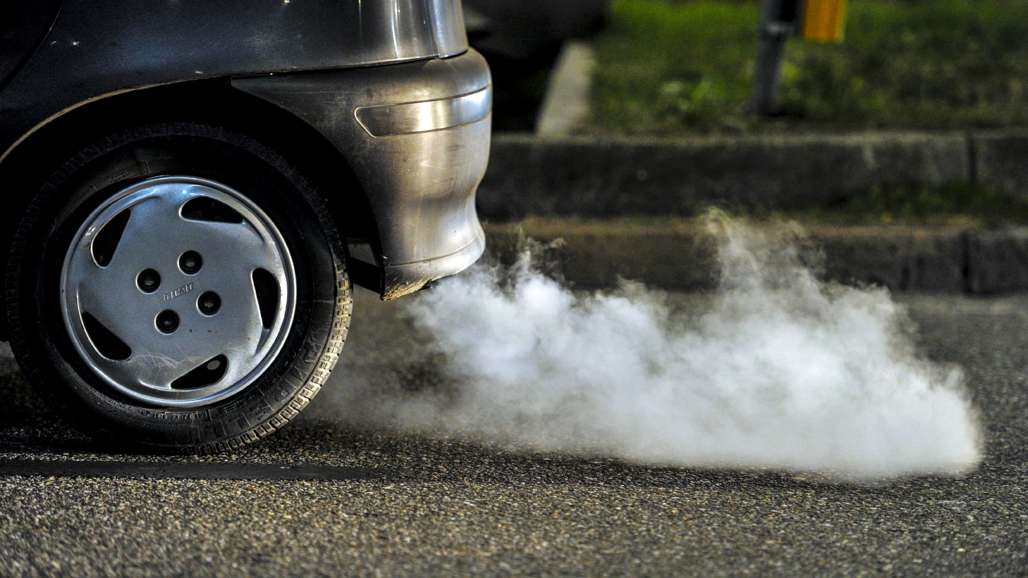 how to find a vacuum leak symptoms