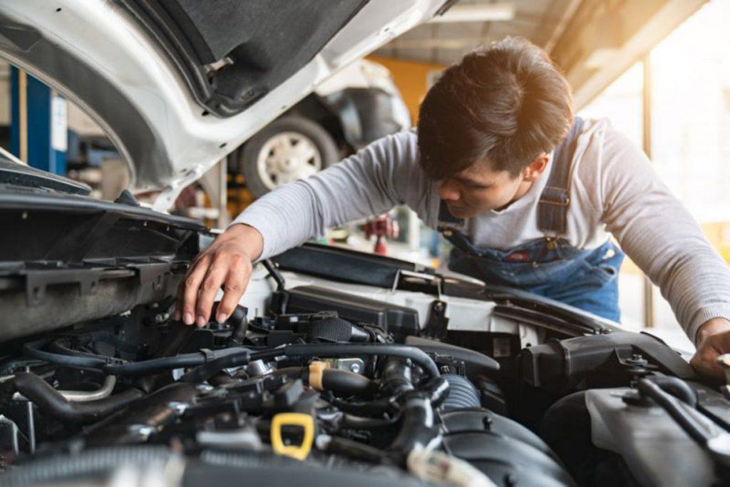 Mechanic Repairing Car How to find top dead center