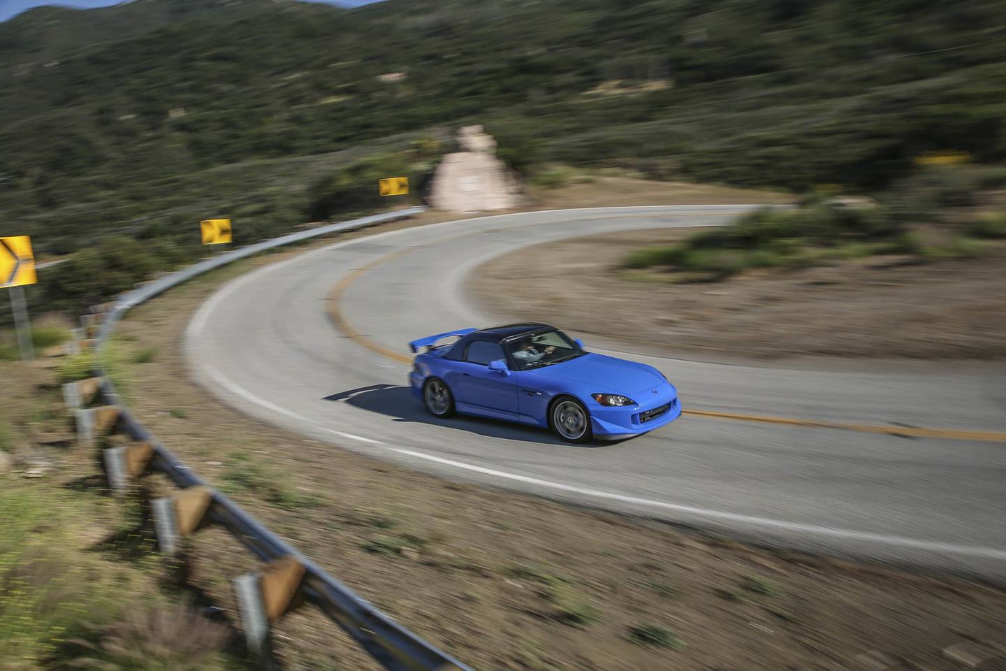 Car Turning a Corner what does a limited slip differential do