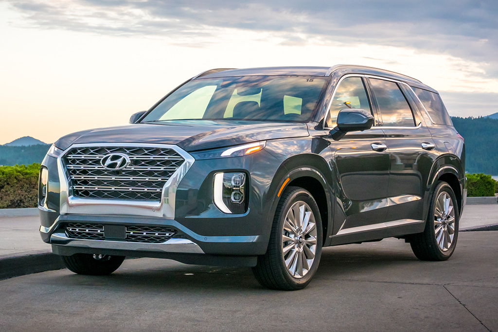 2020 Hyundai Palisade car with 3rd row seat