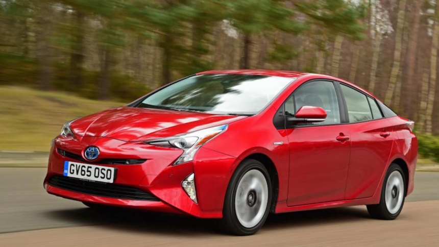 Toyota Prius Hybrid hybrid vs plug in hybrid