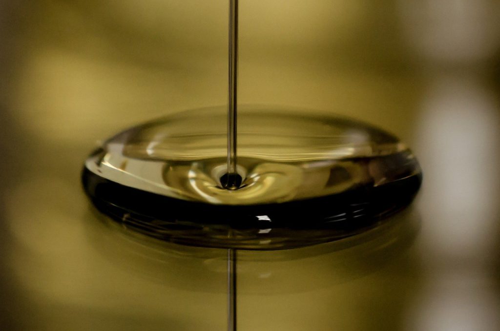 Over time, this shiny oil will be dirty (Source: Pixibay)