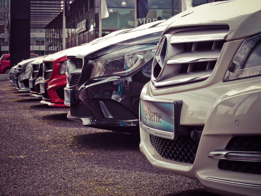 Compare Mercedes-Benz KEYLESS GO® vs. KEYLESS START
